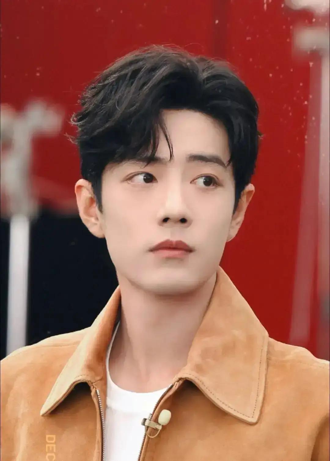 收视飙到2.12%，他只去一家台
 
跨年那晚，别的明星赶三四场，肖战只在东方卫