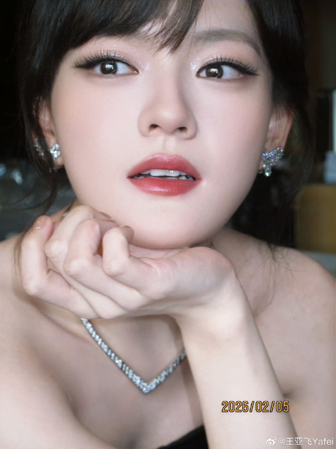 王亚飞给文淇化的复古缪斯妆 太美了吧！文淇复古缪斯妆