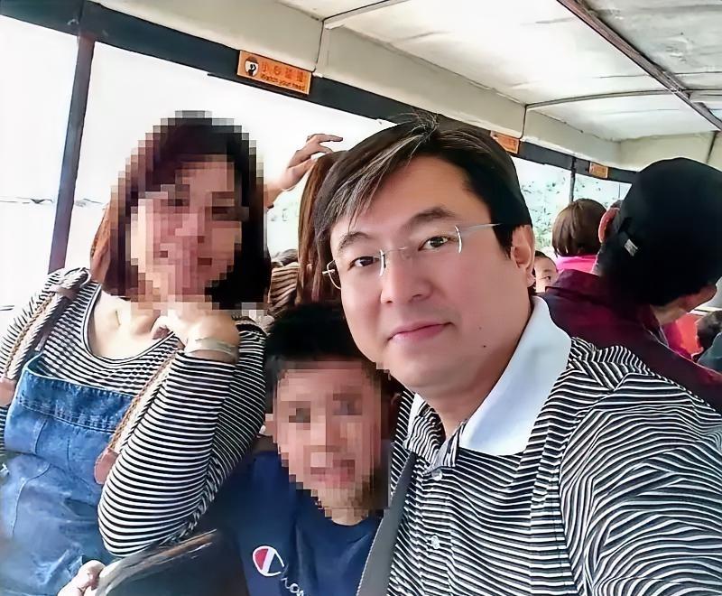 一名台湾基层官员，绕过所有监控节点，带着妻儿分批出境，悄无声息落地大陆。没有叛逃