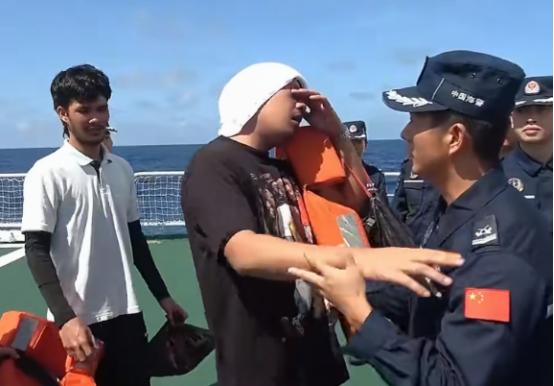 这回中国也救不了！菲律宾货船倾覆三天后又翻了一艘船，船上有369人

根据菲律宾