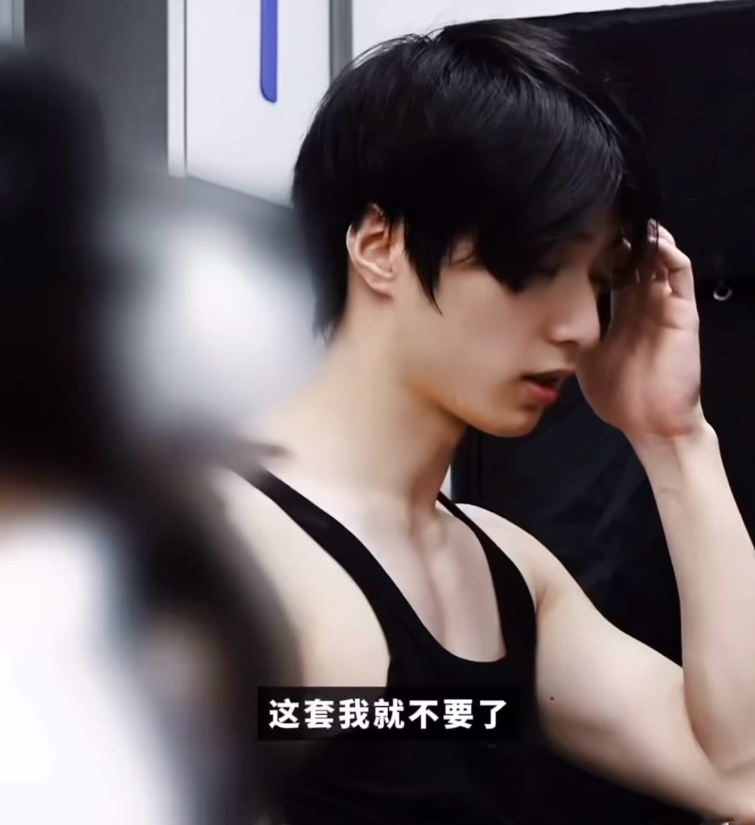 呃草这个胸肌。。 ​​​