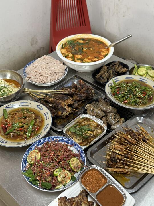 昆明？！ 太惊喜了 工地烧烤之王啊😧