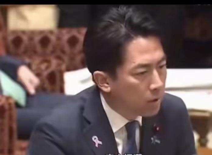 小泉进次郎：“我们不能坐以待毙，我们要主动进攻。”
对日本的警惕和防备，不仅仅是