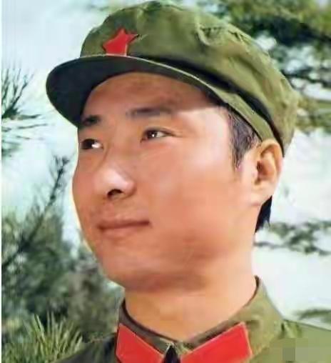 75岁陈布达罕见亮相，身为陈佩斯胞兄，他毕生低调担任火车司机，不蹭弟弟热度。现今