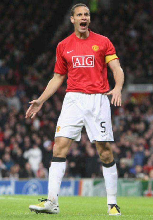 很多球迷不服范戴克放到10年前就是一个准一流后卫，现代足球是一个缺乏优秀后卫的时