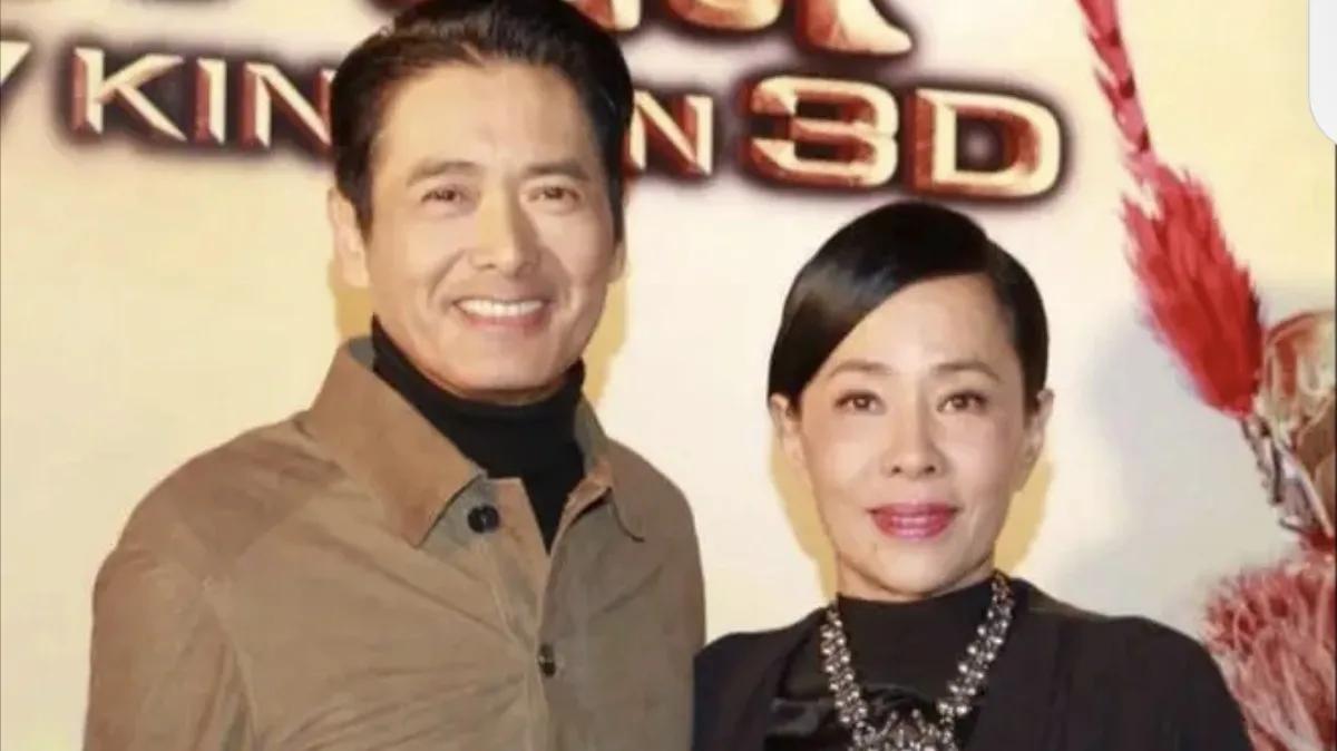 周润发夫妇近期做出了一项重大决定，将他们精心持有长达14年的豪宅推向市场，而这笔