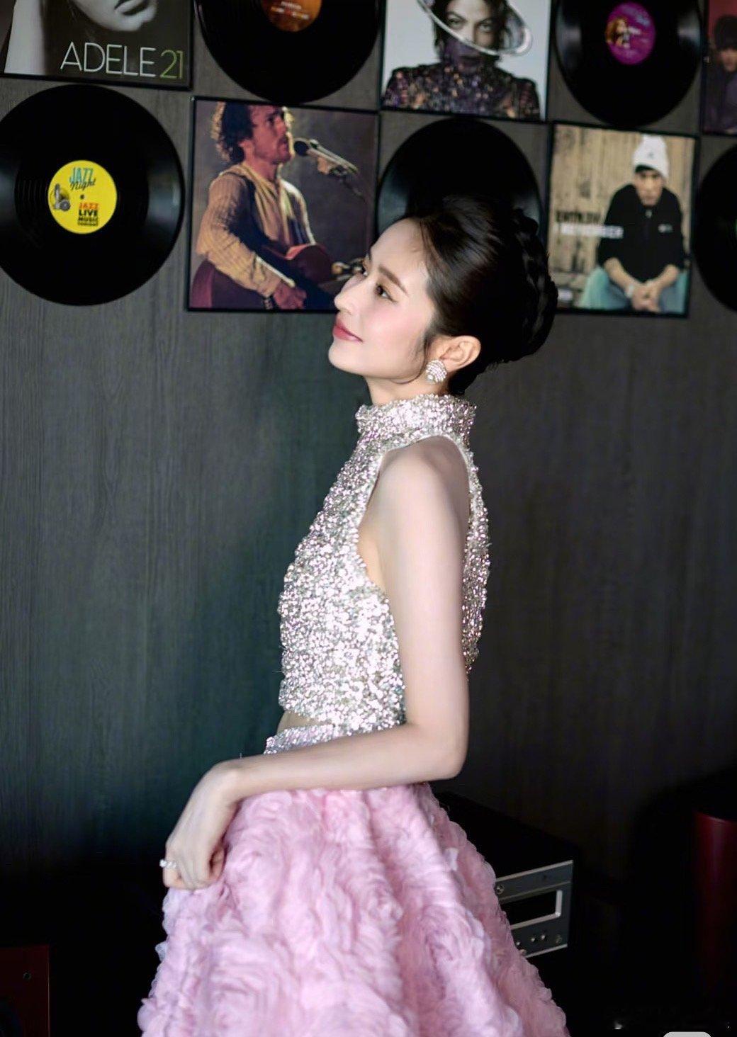 一天只吃一粒老干妈减肥？这惊人的毅力，状态好才是必然的“战利品”。这让我想起当年