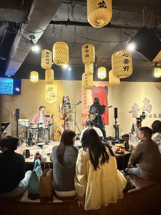 青岛新开的！打工人的乌托邦民谣酒馆