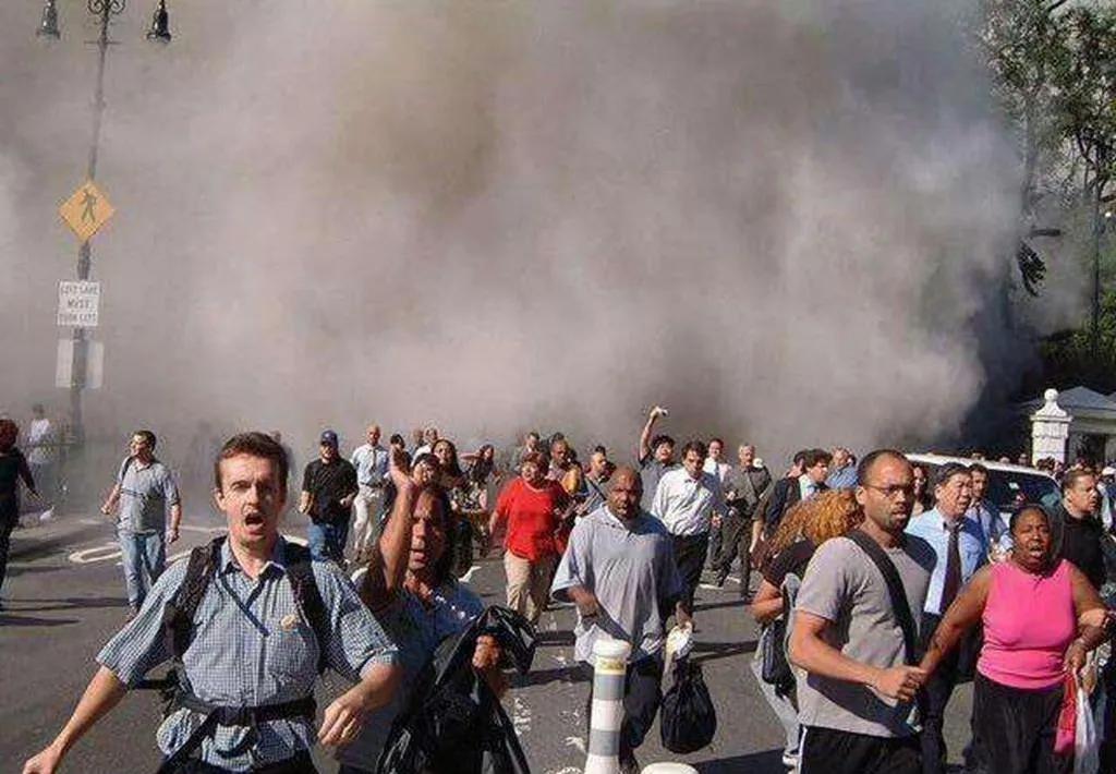 今天是911事件22周年，这么些年过去了，
我一直有一个问题没有听到主流的声音说