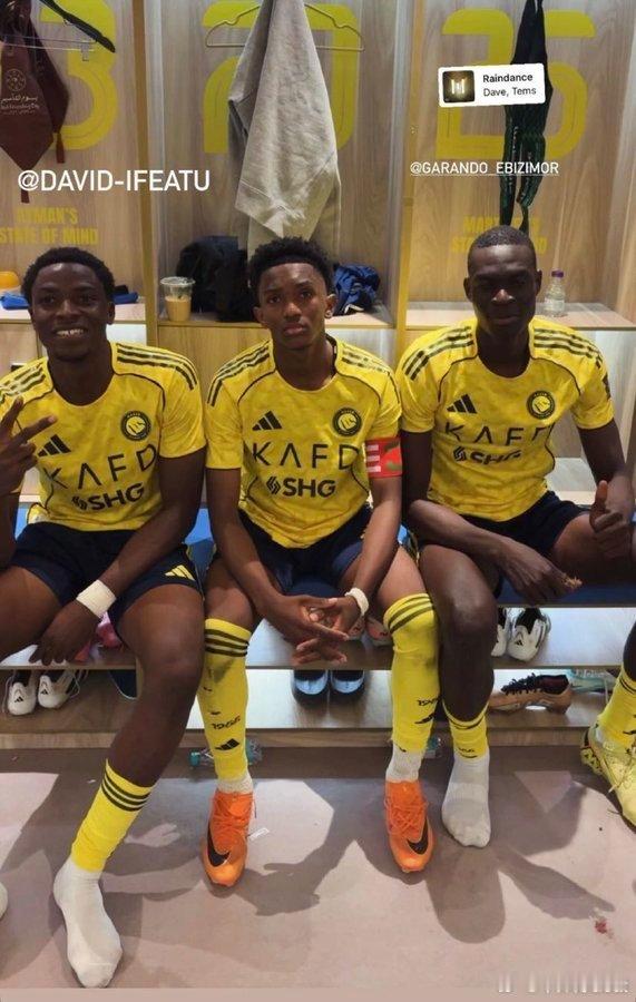 C罗和利雅得 据诗意哥🔴利雅得胜利队签下了尼日利亚裔前锋大卫·埃维亚托。 