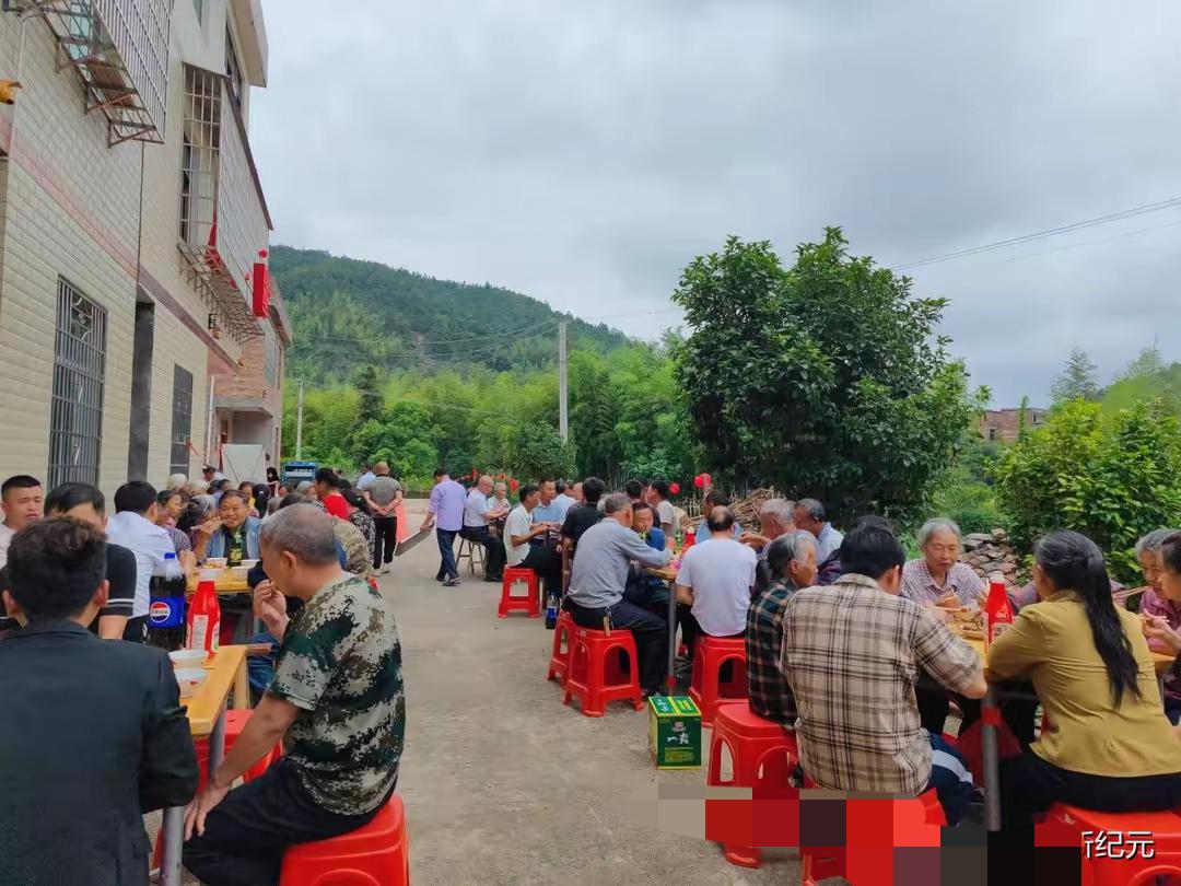广东小伙去江西吃席，随礼600，不敢动筷子，网友：换我也不敢

广东小伙江西吃席