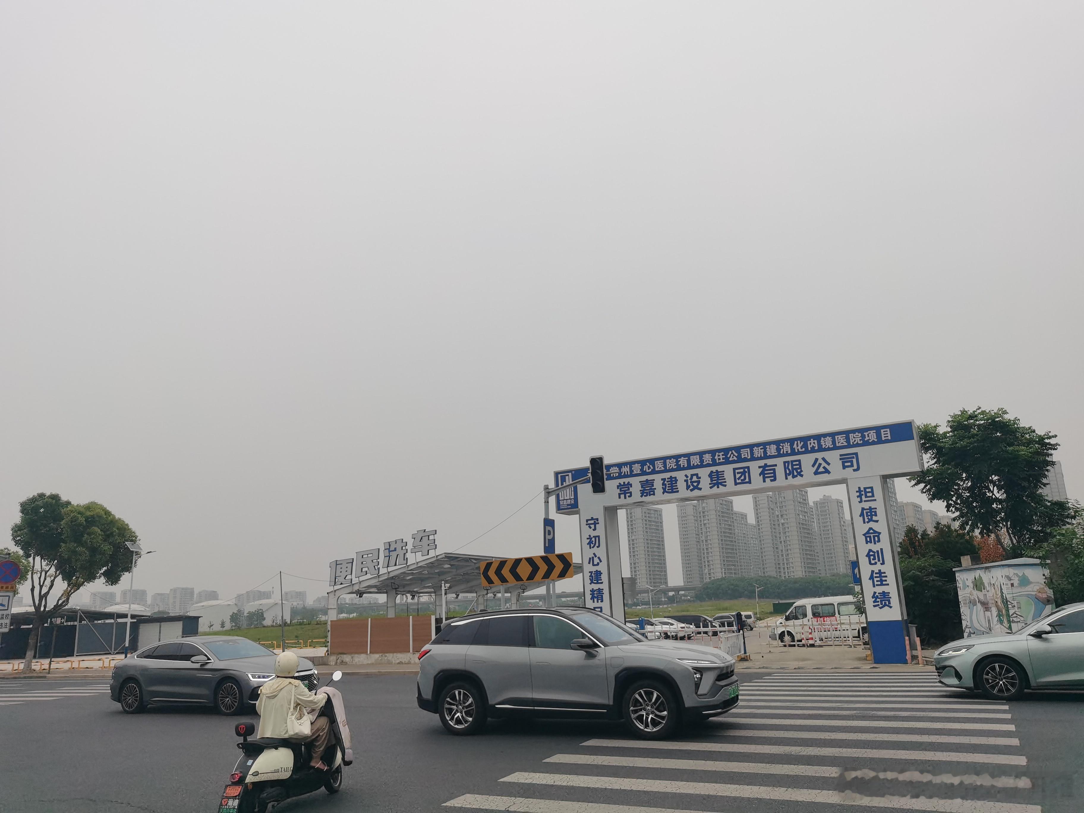 常州的这个医院项目报道了很长时间了，今天看看除了有个门头，啥也没有。常州医院