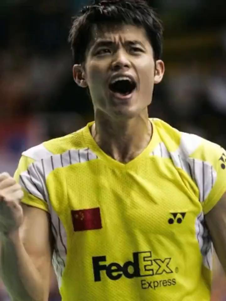 没错，这就是正手发球的08暴力。曾小贤对阵的是国羽老二大魔王陈金，不断暴力输出，