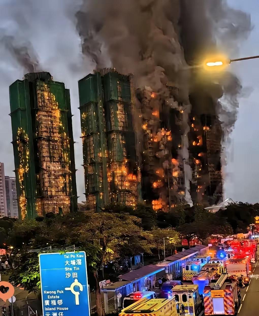 昨天的香港又上热搜了
不是因为演唱会，也不是因为购物节
而是那如同灾难电影一样让