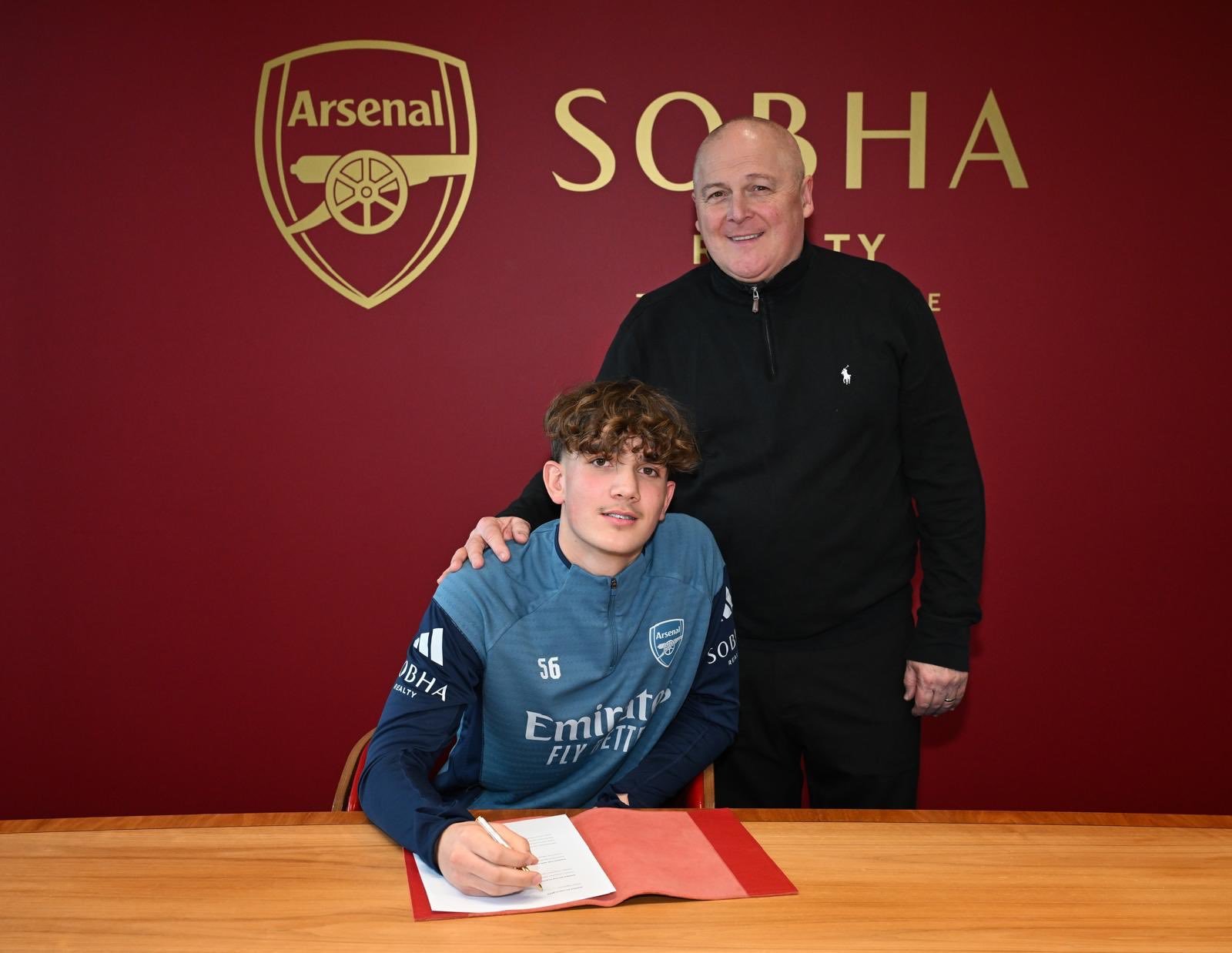 道曼的父亲专门发文感谢了Johnny Knight，这位备受尊敬的俱乐部球探，他