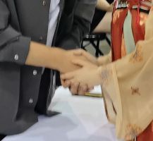 睡了一觉醒了想起来老姜还在嘿嘿嘿嘻嘻嘻～嘴角完全压不下去，完全压不下去哎！！！幸