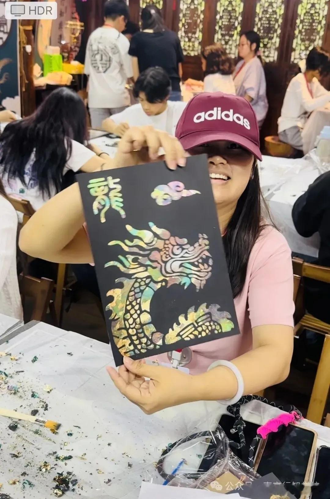 一烧一贴，一漆一画。马来西亚青少年在南京，读懂中国非遗的浪漫与厚重近日，马来西亚