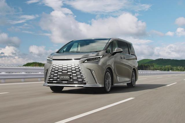 😮 刚刷到新款雷克萨斯LM的官图，说是年度改款，海外起售价折人民币约66万，4