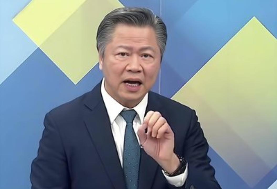 赖岳谦教授在节目上建议中国调整对外原则，将“我们不惹事、但也不怕事”中的“不惹事