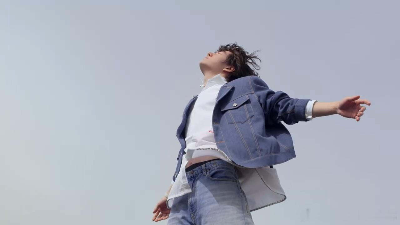 王一博gq视频预告王一博gq视频王一博GQ视频预告，嗯嗯 