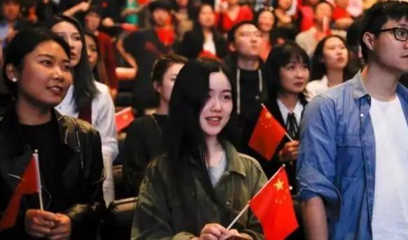 中国人容易被电诈盯上是有原因的，一位越南人告诉我：一个14亿人口的大国，几乎没黑