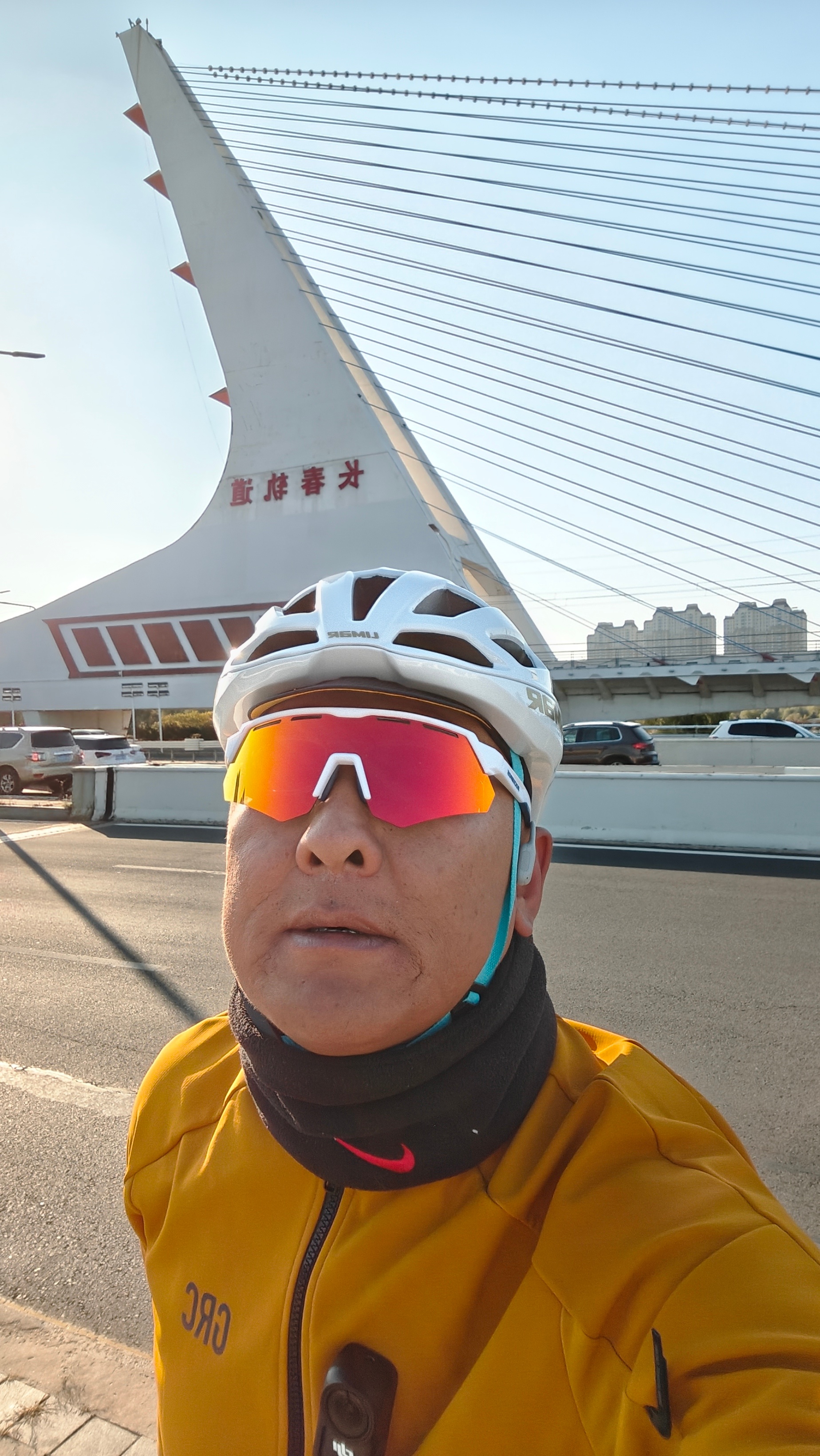 快零下了，再不骑就得换雪地胎了……公路车有这东西吗？[嘻嘻]总结一下穿搭体验，也