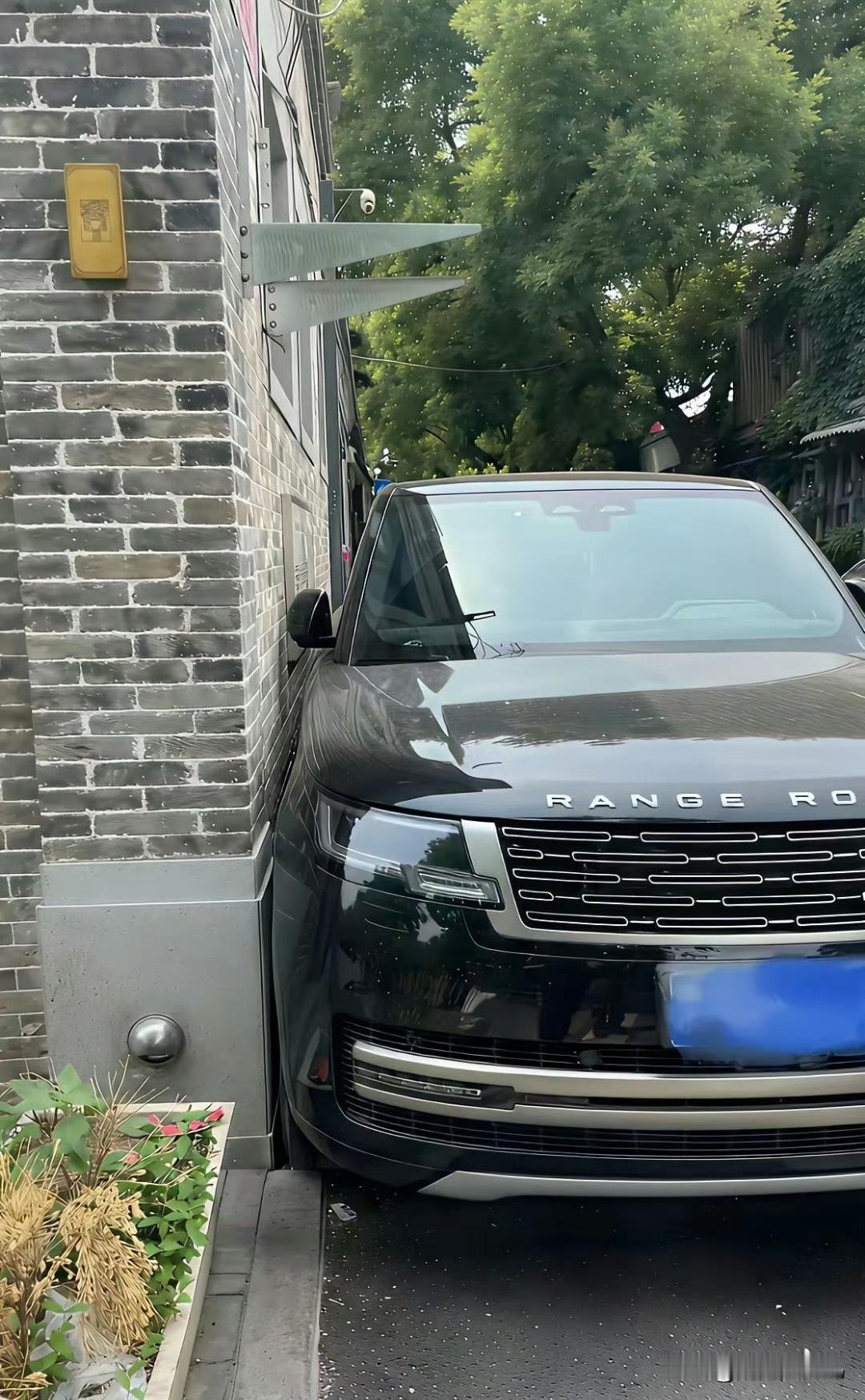 没个十年以上驾龄，估计不敢这么停车吧？[笑哭] ​​​