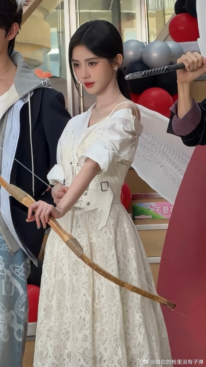 鞠婧祎亮相月鳞绮纪剧宣活动、鞠婧祎月鳞绮纪剧宣造型鞠婧祎亮相月鳞绮纪剧宣活动，鞠