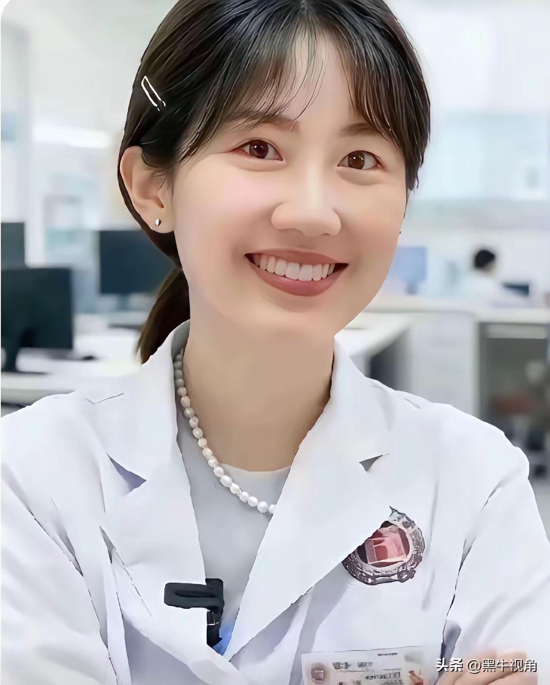 曾医生到浙江某医院上班后，有关信息显示，7月21日的号早已挂满，可谓一号难求，有