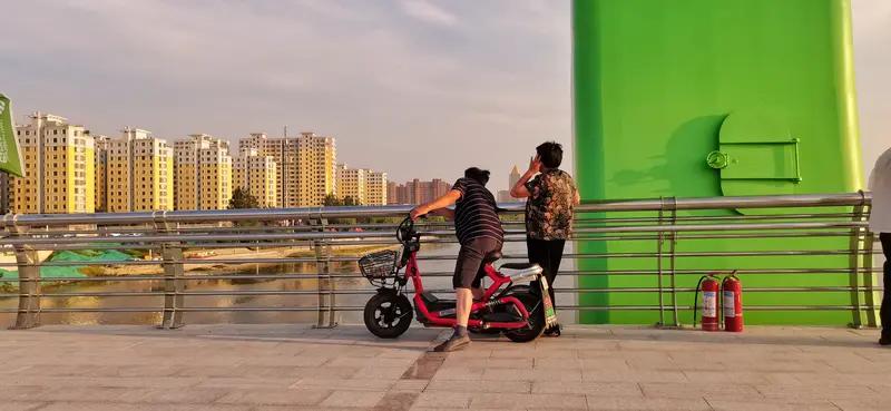 你认为张维伊在《小城大事》中表现如何
张维伊在《小城大事》里的表现相当亮眼。他饰