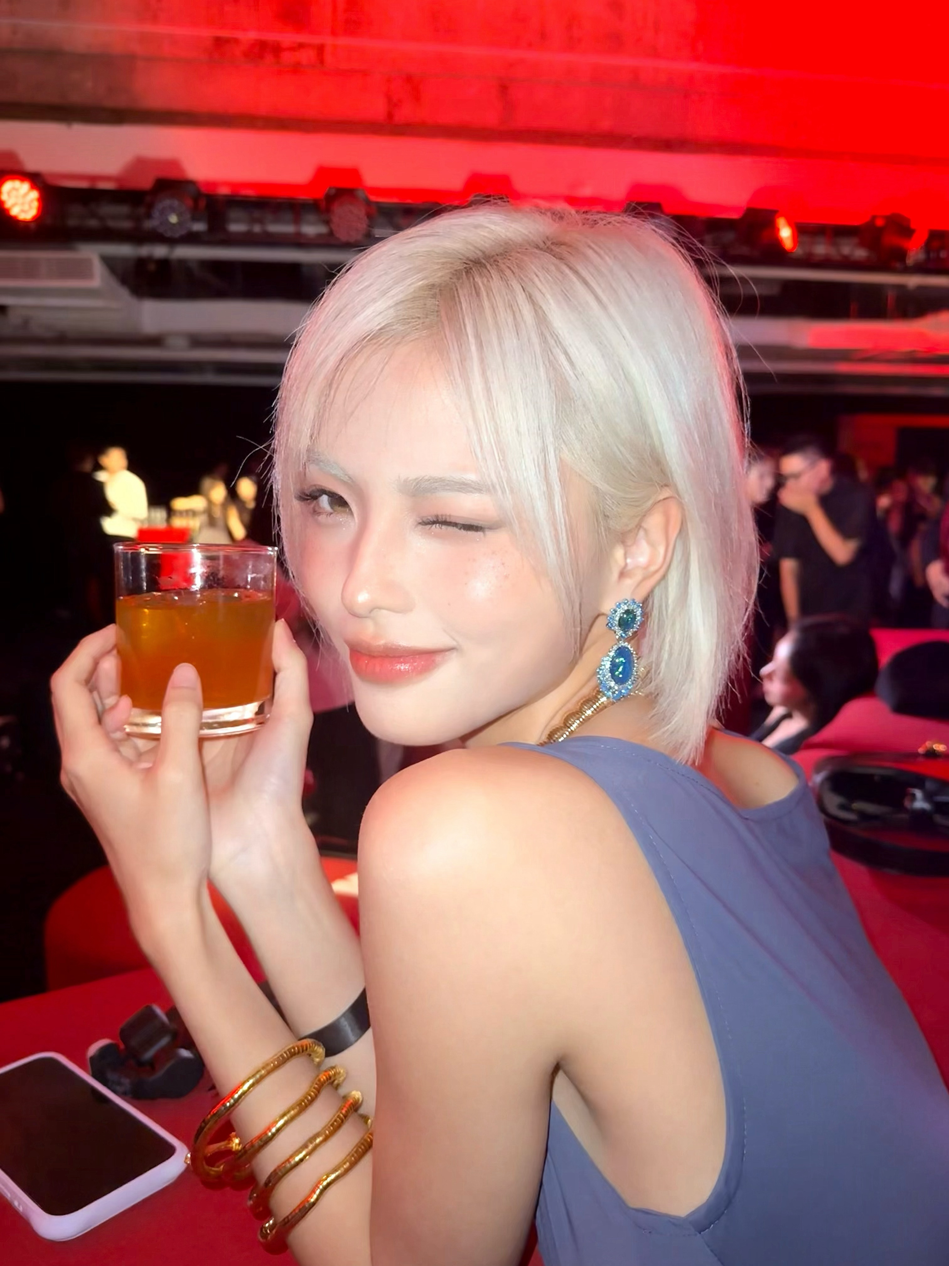 宝宝萌我去参加TF的活动了！第一次去晚宴玩儿，拍了一堆照片嘿嘿嘿！等我发嘛，我好