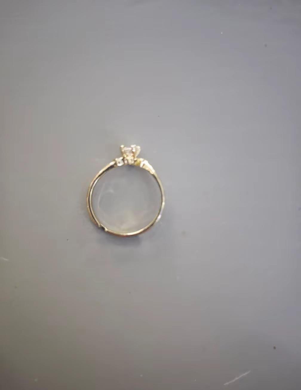 哪位美女的钻戒掉了，帮忙转发下！失物招领 益众口腔 同城好店推荐 通许