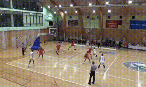 张镇麟这一扣，放在90年代，妥妥的NBA超巨水准！
 