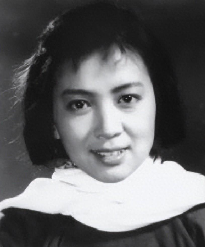 1963年，谢芳被周总理亲自调往北京，见面时周总理热情握手并祝贺她取得巨大成就！