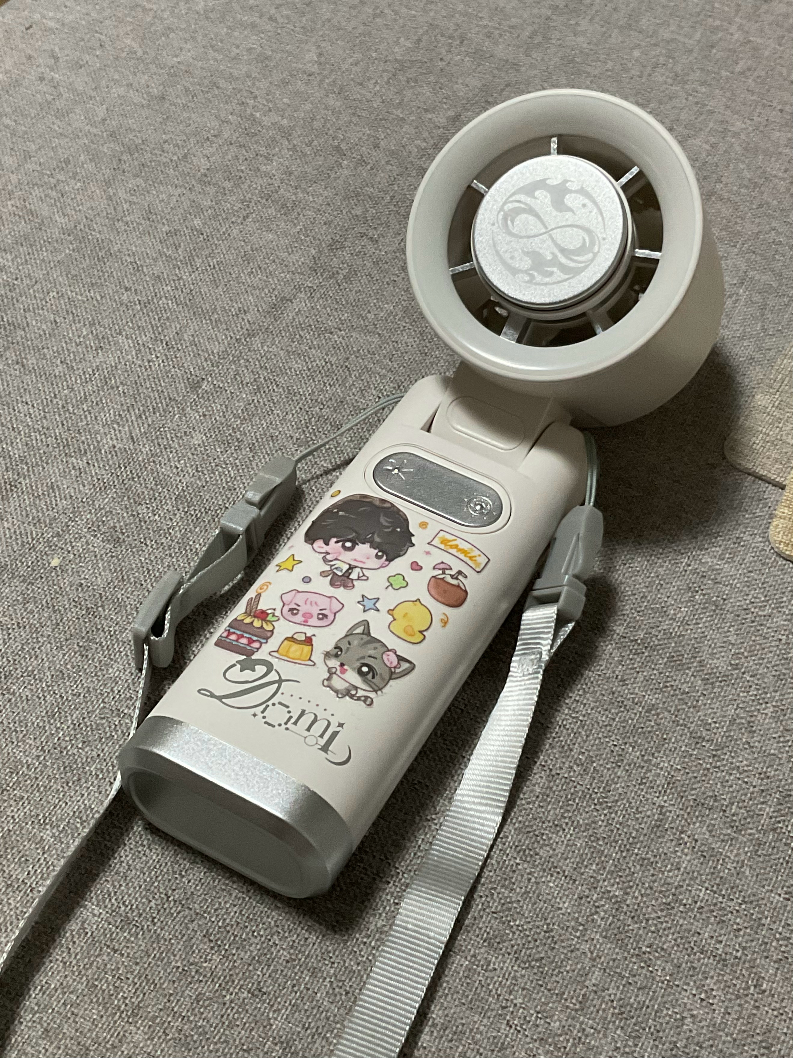不会玩转印贴，直接一整个贴上去了，但是很萌呀 