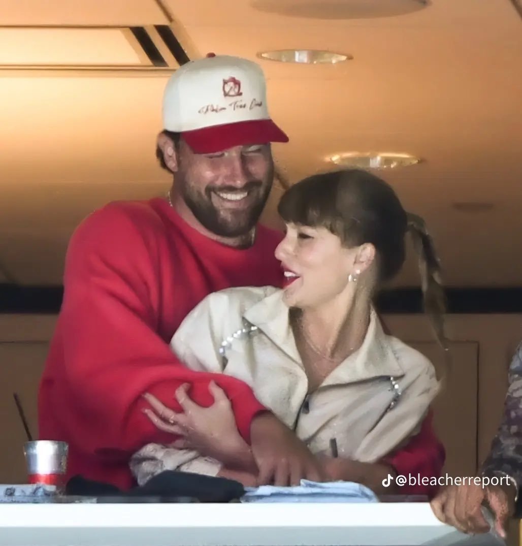 OMG ，变装皇后交交我怎么化妆能更像皇后？[衰][衰]taylor swift