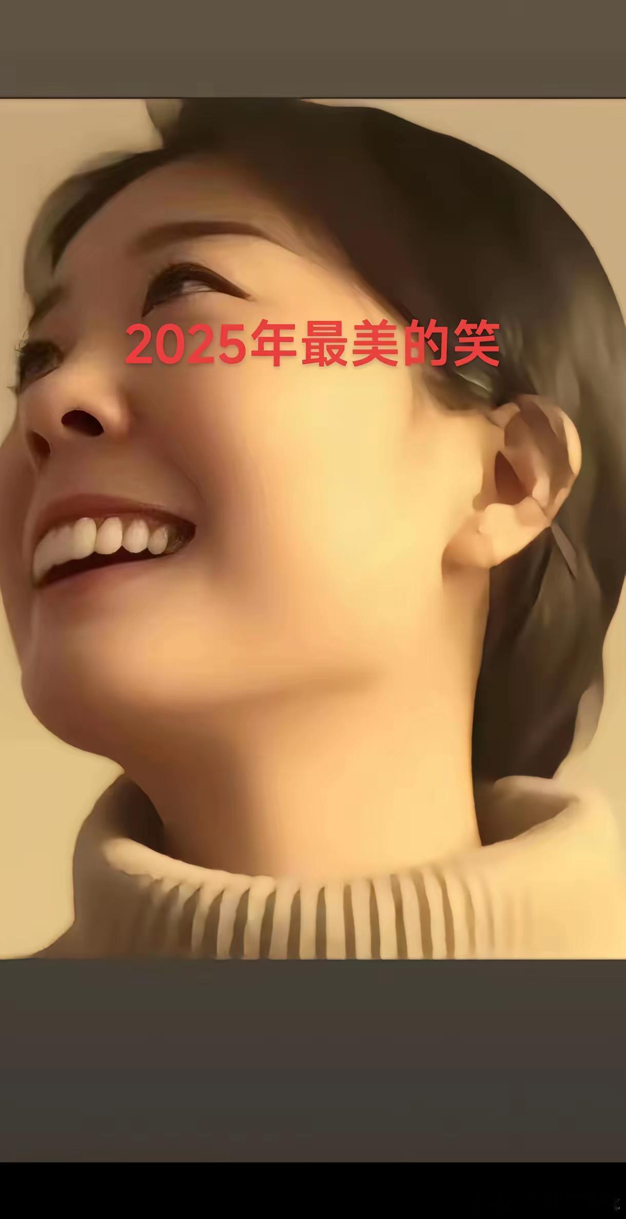 一个女人在法庭上上笑，她笑的好开心，好妩媚。她就是燕冬萍。而她的前夫盛祖宝此时却