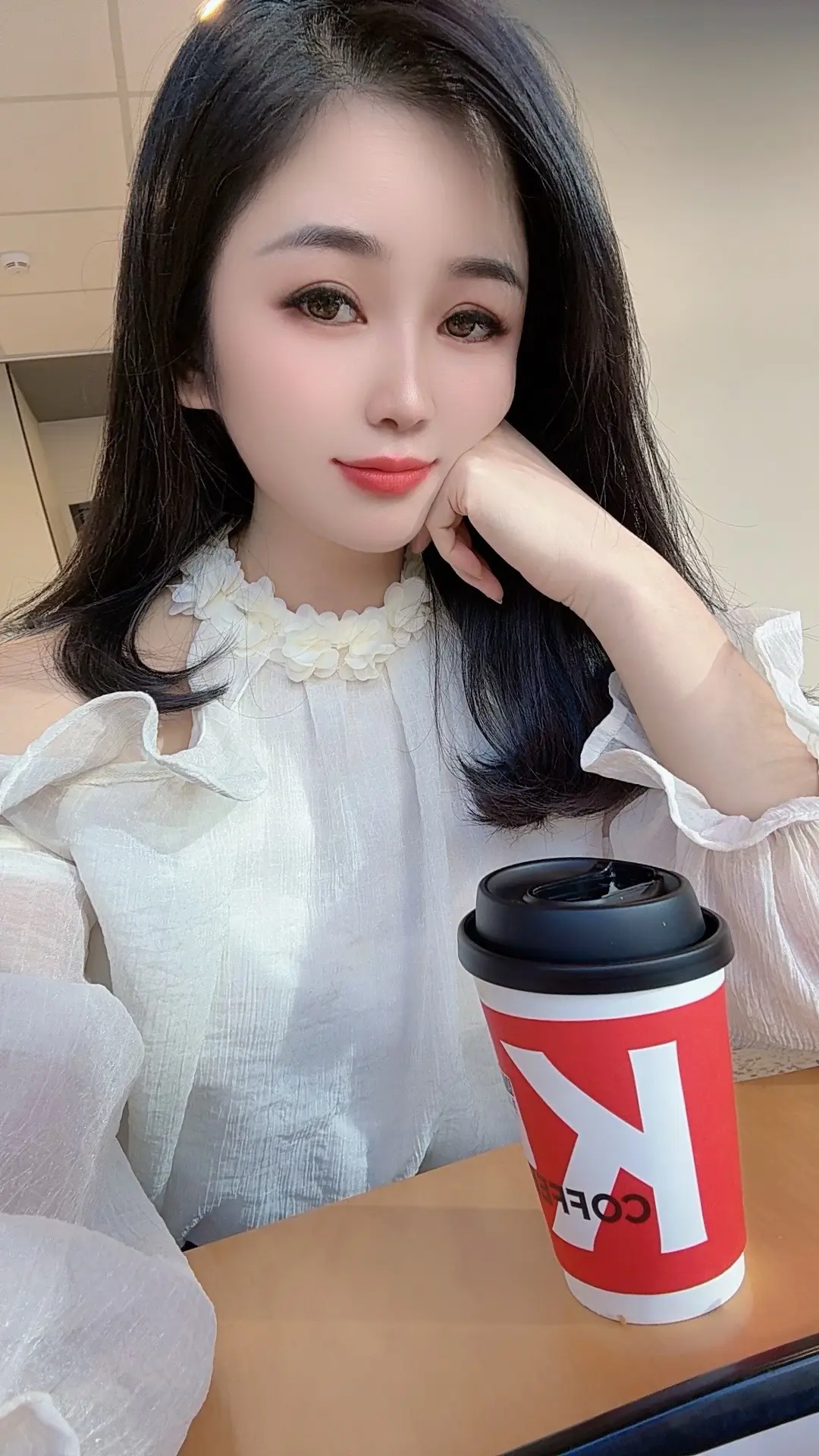 有些男人，他表面看似开心，大大咧咧没有什么烦恼，你以为她过得很好，但你...
