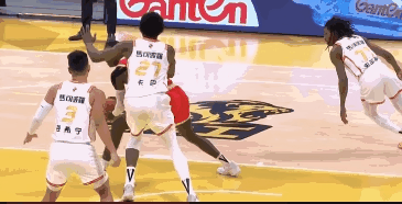 胡金秋生涯之夜，9000分里程碑，现役仅次于王哲林



胡金秋迎来里程碑，生涯