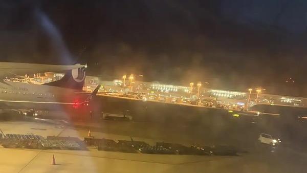 笑不活了！外籍醉汉航班撒野 哈尔滨女博士英语怼人封神

12月15日的国际航班上