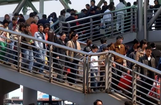 不出意外，中国未来一半以上人口，将会流入到这些地方
2025年，中国人口减少33