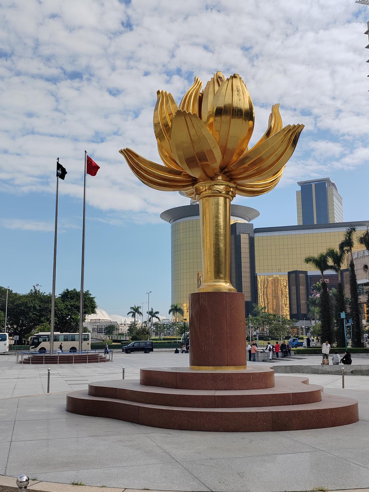 【盛世金莲花广场】澳门回归为庆祝 1999 年澳门主权移交國務院贈送給澳門政府一