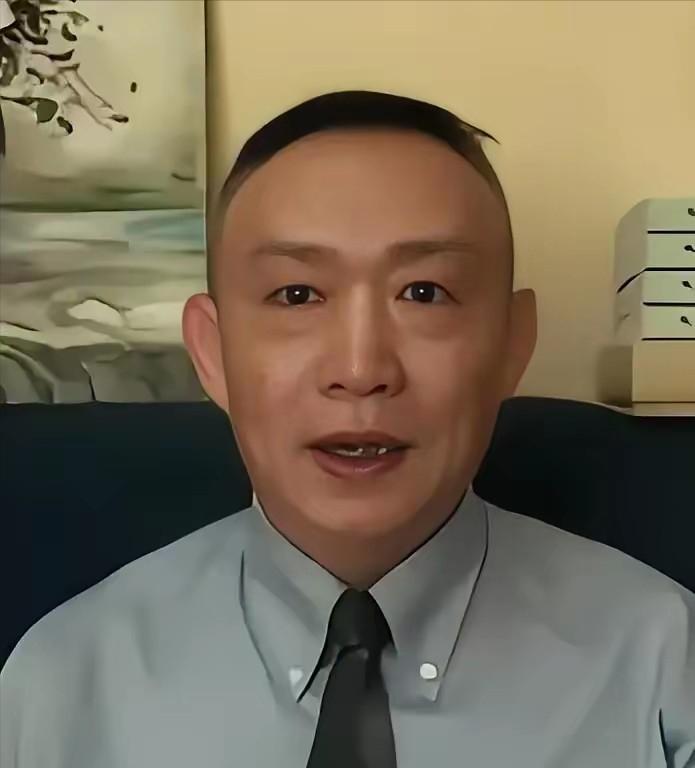 [太阳]有人想把我们喝的水、用的电、上的网，打包卖给资本。还生怕我们看懂，特地用