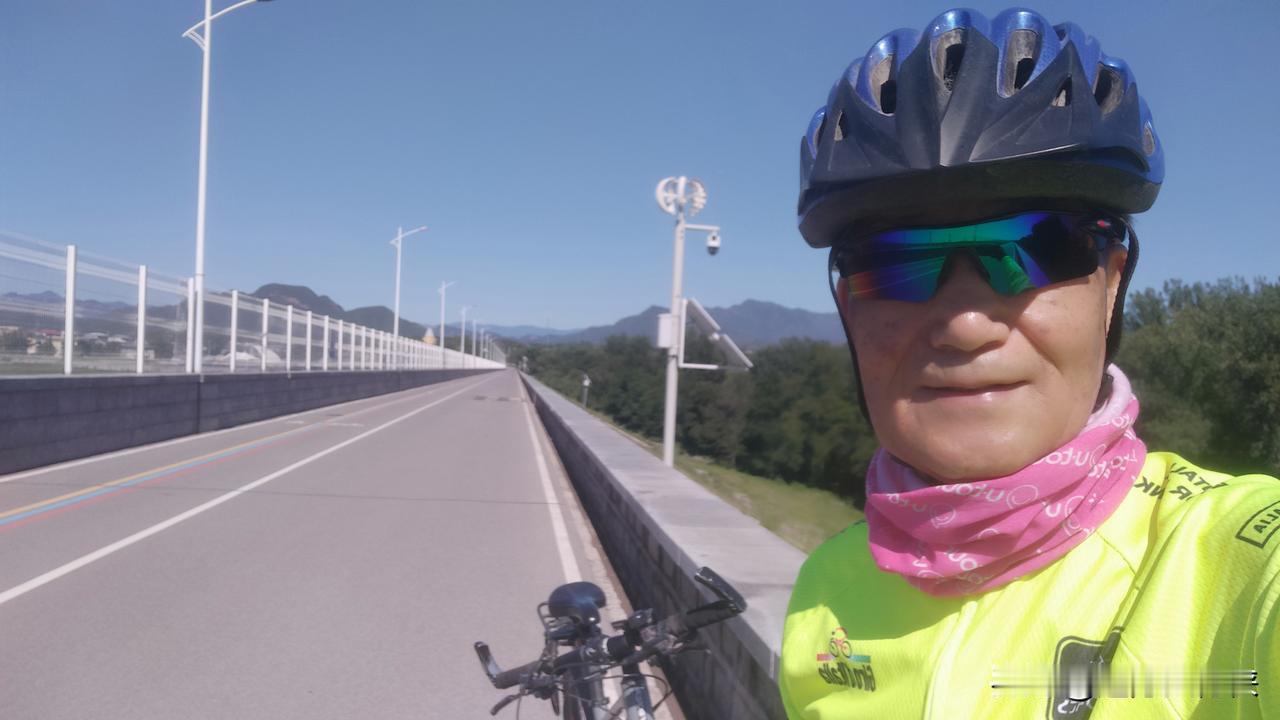 我骑山地车骑行北京一一沈阳，全程827km用时6天;
也骑过北京一一龙口全程74