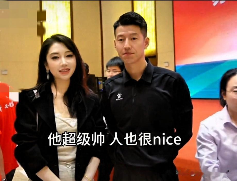 苏超最帅主教练出炉：淮安队董松！
当然这句话不是我说的，而是抖音官方说的，他因在