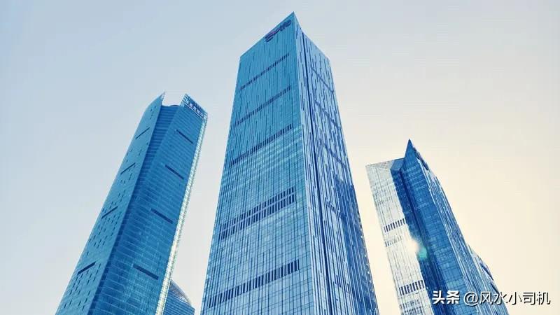 河南建筑业冰火两重天！老板难到九死一生，中介却靠炒证赚翻！
河南住建厅近期资质动