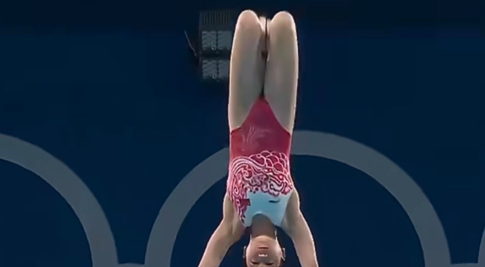 全红婵：从农家女孩到奥运冠军，两代女性的托举照亮她的水花人生全红婵背后的女性精神