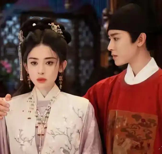 谁能拒绝娜扎的民国特工！《醒来》金宝，表面风情舞女，实则深藏锋芒。 ​​​