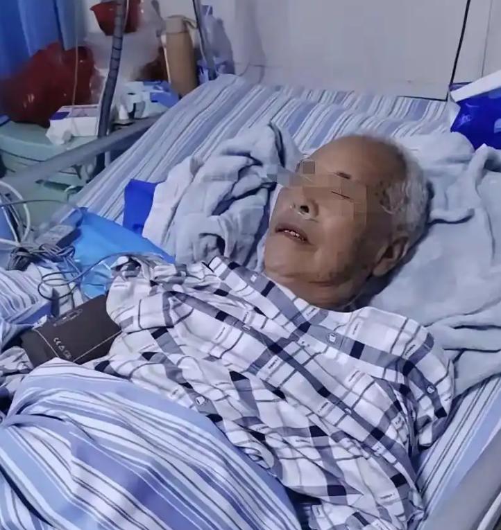 “讹天讹地讹空气！”重庆一66岁大爷花1350元包下11个车位收费，因3块钱停车