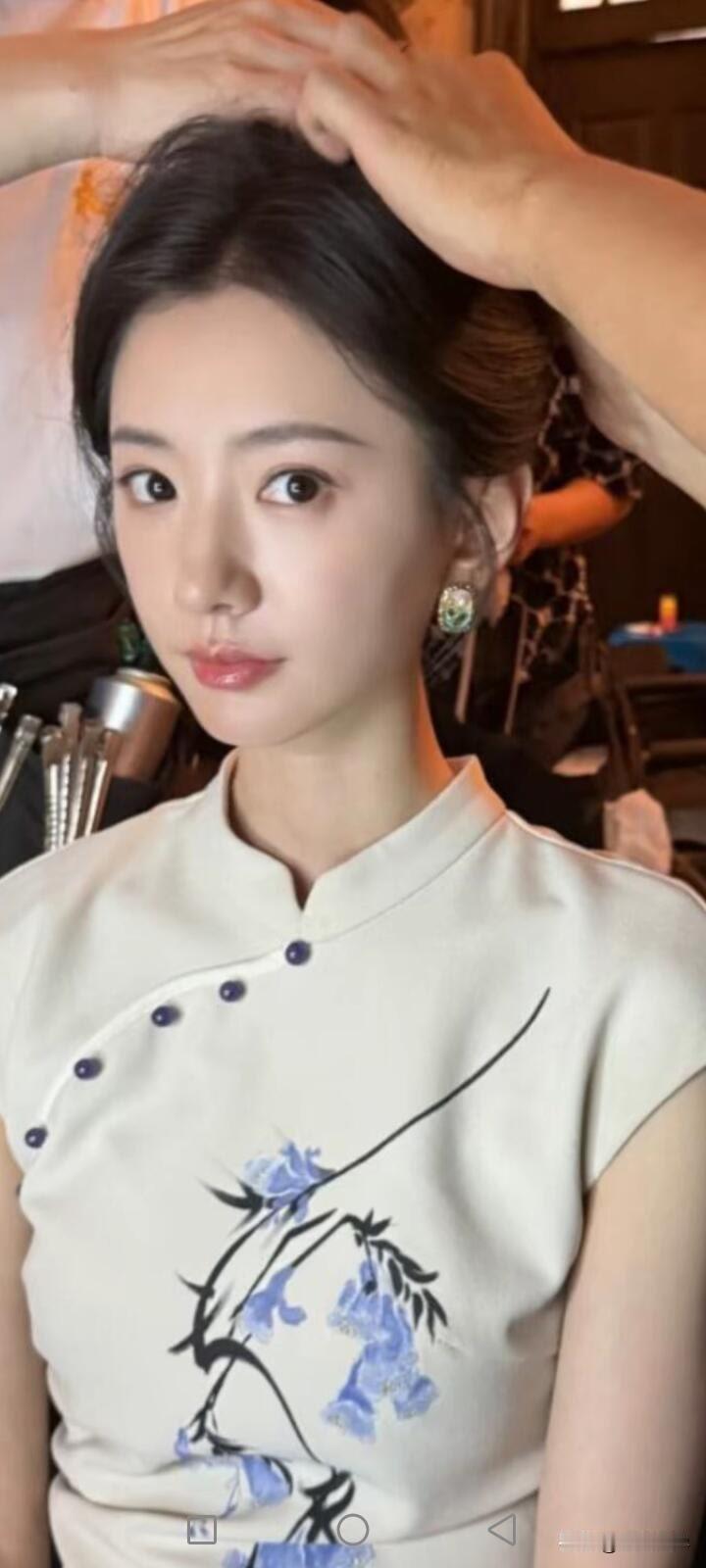 “花簪美人发，玉簪映芳颜”，这诗句简直把美人戴簪子的美描绘得淋漓尽致。想起之前看